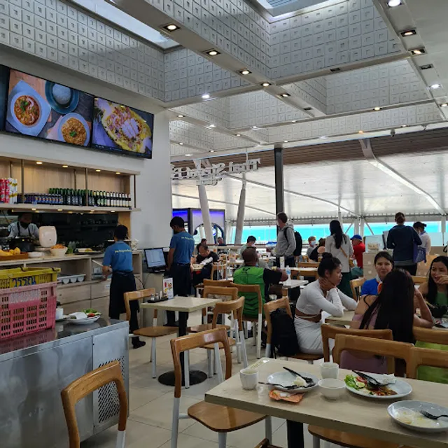 Thai Street Food by Kin (International Departure)