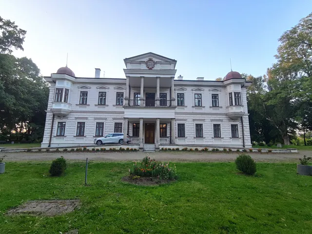 Pałac Załuskich - Zespół Pałacowo-Parkowy Uniwersytetu Rzeszowskiego