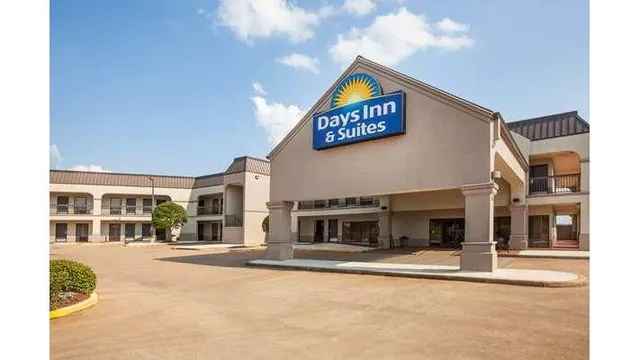 Days Inn & Suites by Wyndham Tyler