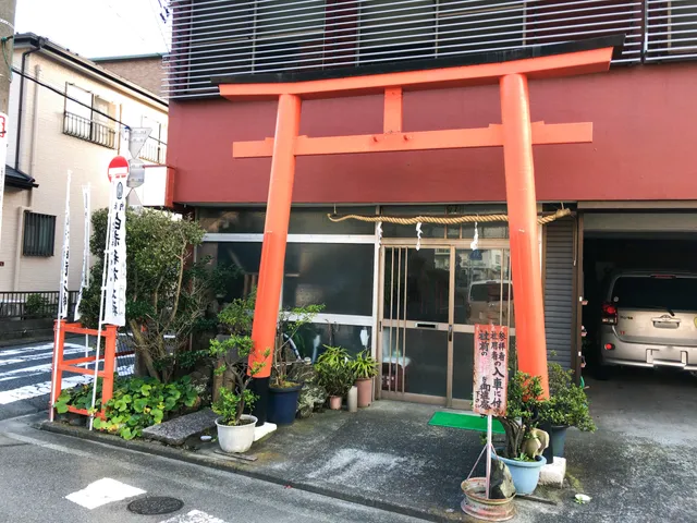 Shiroakainari Shrine