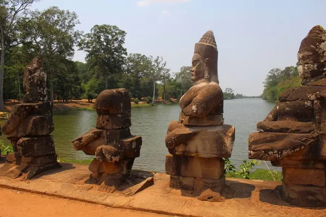 Prasat Bay Kaek East