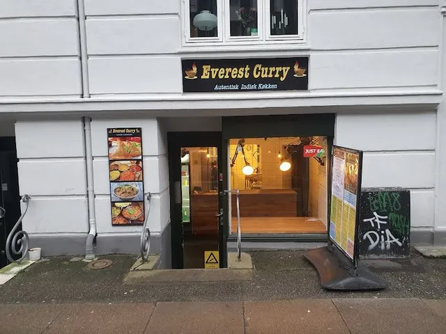 Everest Curry