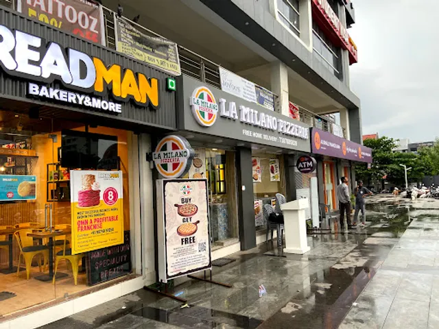 La Milano Pizzeria | Nikol, Ahmedabad