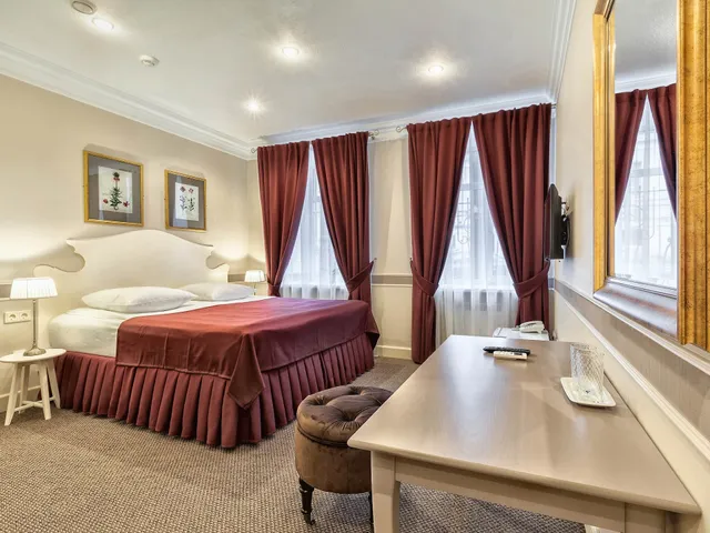 Отель Amadeo by Friends