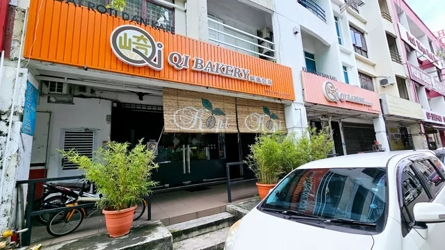 Qi Bakery & Cafe