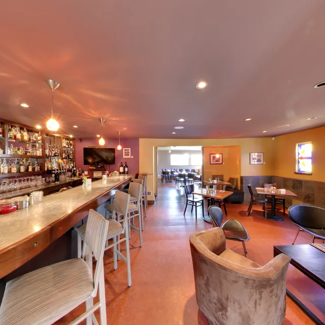 Ona Restaurant & Lounge