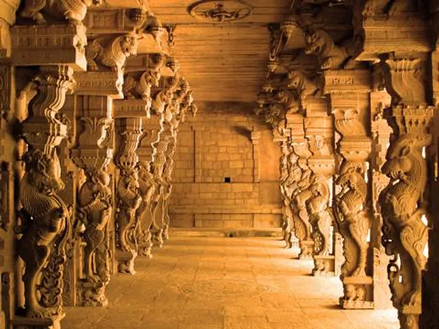 Sri Dhenupureeswarar Temple - Suyambu Lingam