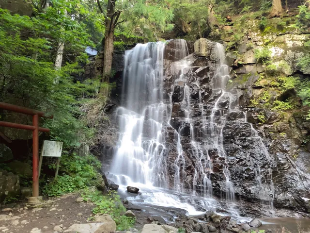 Haha-no-Shirataki Waterfall