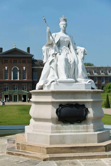 Queen Victoria Statue