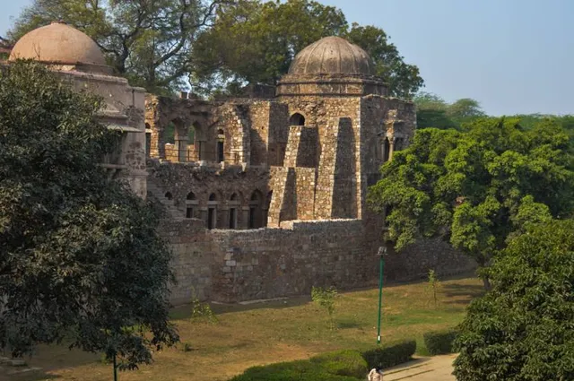 Hauz Khas Lake