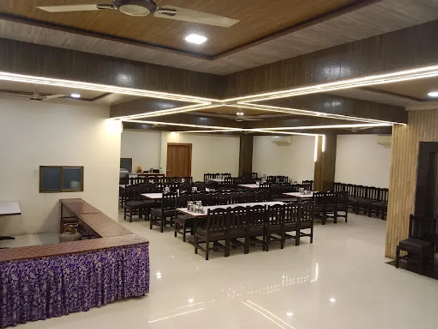 New Maharaja Inn - Dinning & Restaurant