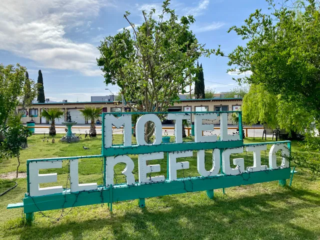 Motel “El Refugio”.