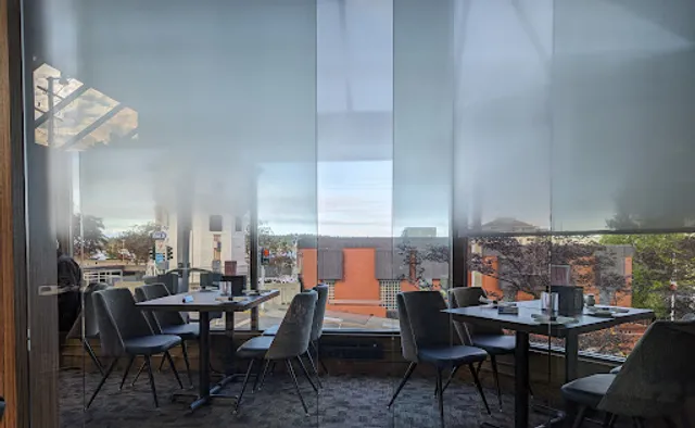 Minnoz Restaurant & Lounge