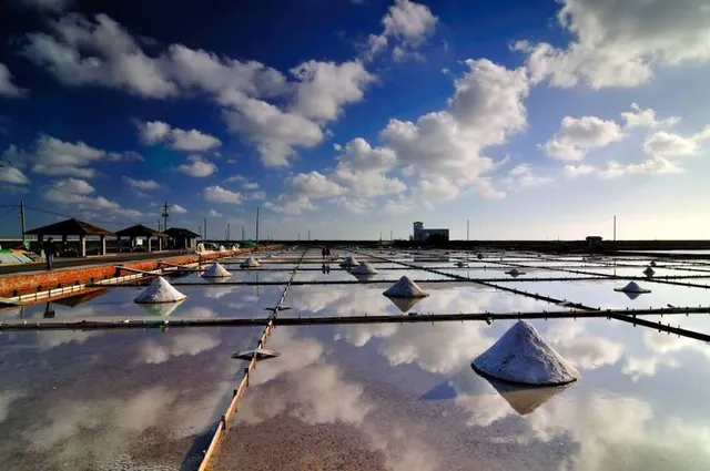 Jingzaijiao Tile-paved Salt Fields