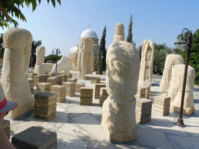 Πάρκο Γλυπτικής Πετραίον / Petreon Sculpture Park