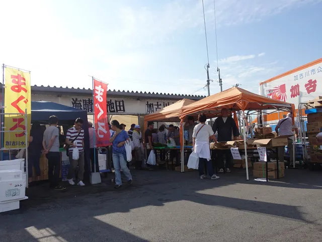 日曜朝市、加古川水産や坊勢などの店
