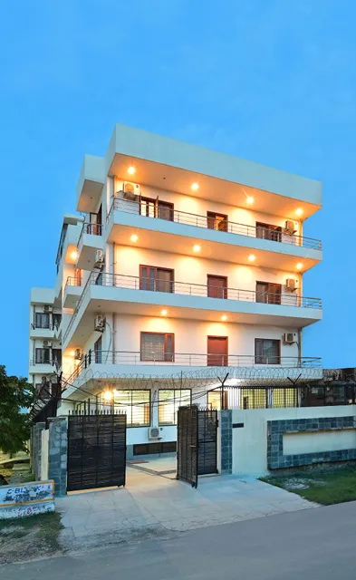 Hotel The York @ Sec 63