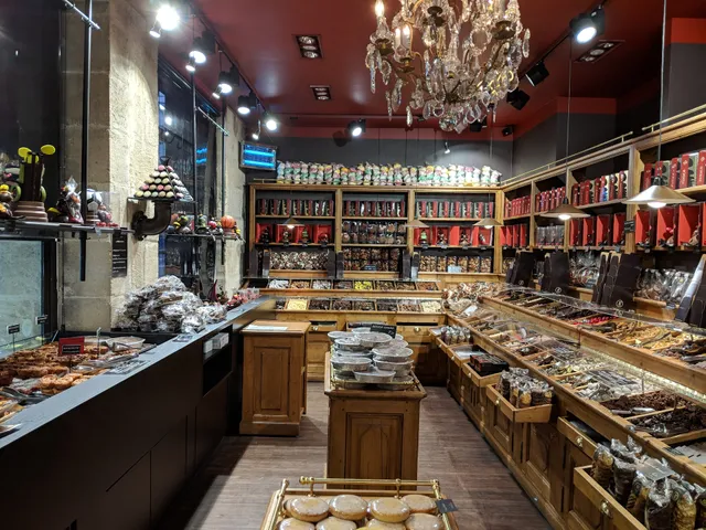 MAISON GEORGES LARNICOL - MOF - Biscuiterie Chocolaterie