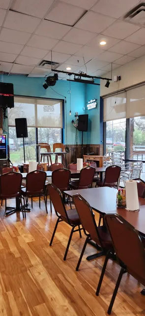 El barco Seafood Bar & Grill.”