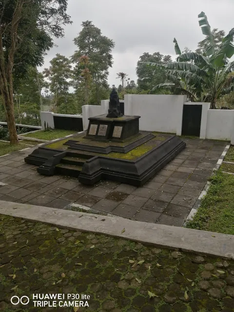 Monumen Meteorit Wonotirto