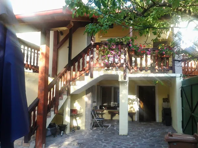 Hemingway House Bed & Breakfast / Apartments