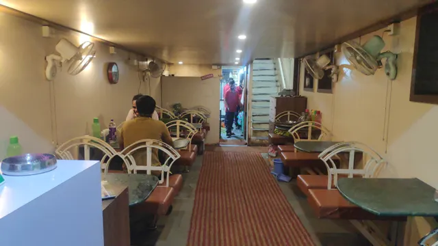 Hotel Kolhapuri Akkha Masoor