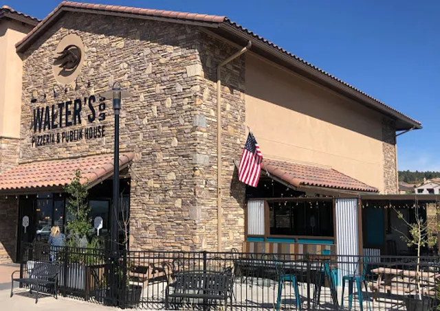 Walter's 303 Pizzeria & Publik House