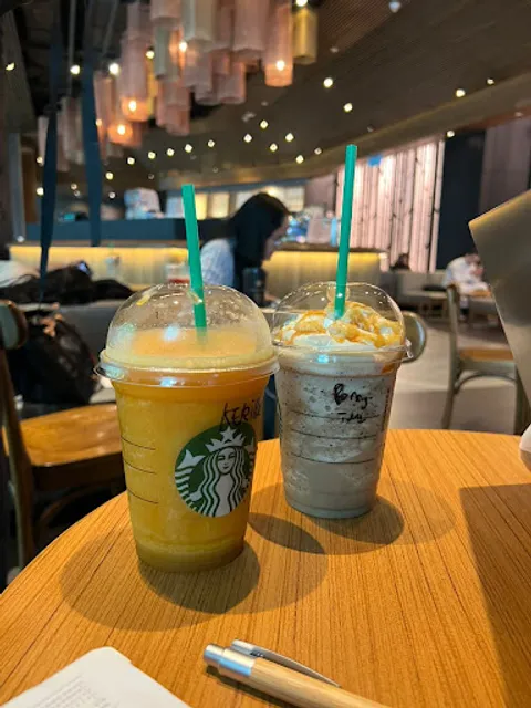 Starbucks® Reserve - Shoppes at Four Seasons Place