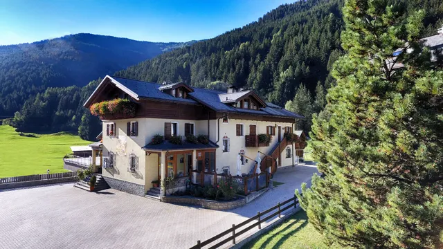 Attenzione non è il profilo del Ristorante! Profilo della Casa Vacanze Rosengarden Alpine Residence.