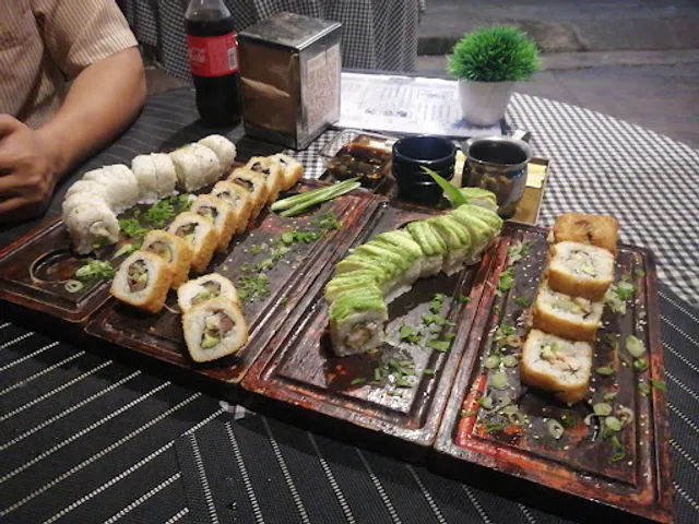 Tokio Sushi & Bol Central