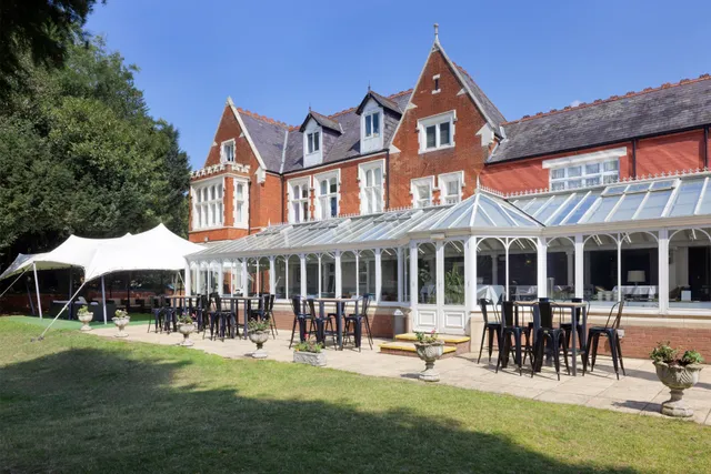 DoubleTree by Hilton St. Anne's Manor