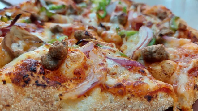 .Pizza Hut Ibn Tachfine, Roches Noires