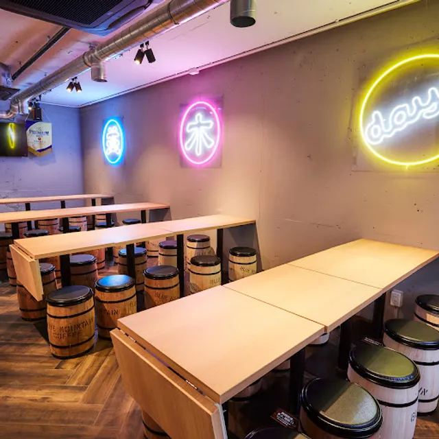 【大衆半個室 居酒屋 並木days】喫煙可 食べ放題 焼き鳥 食べ飲み放題 広島 並木通り 袋町店 レストラン