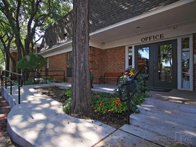 College Park Apartments