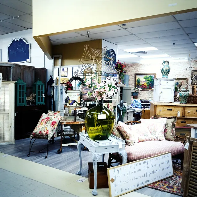 Queen of Hearts Antiques & Interiors
