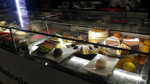 Smart Caffe' Lounge P