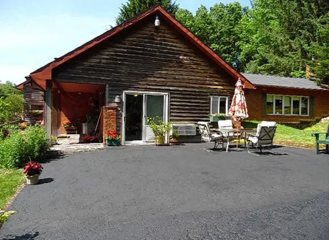 Angelwoods Hideaway B & B