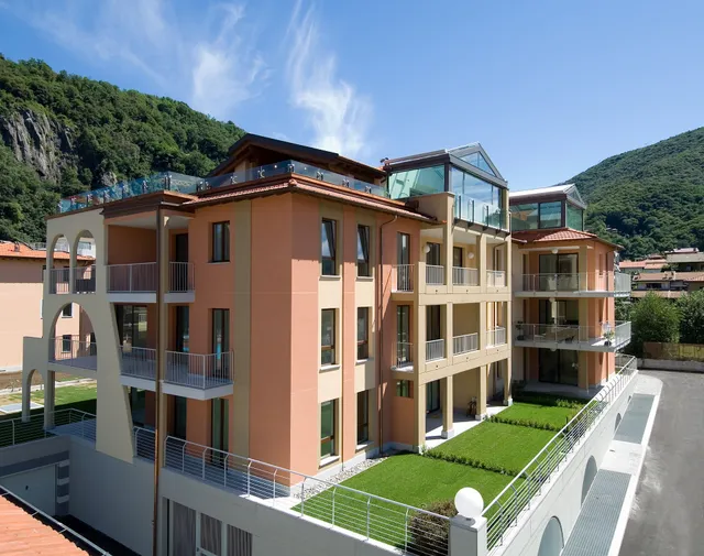 Golfo Gabella Lake Apartments