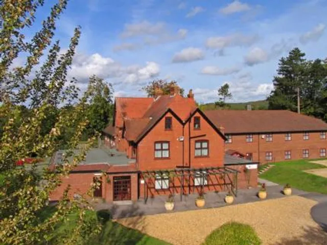 Gray Manor Hotel and Wedding Venue