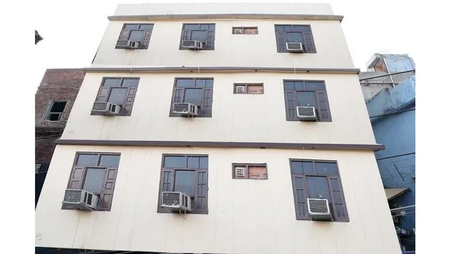 OYO 24333 Hotel Sartaj Inn