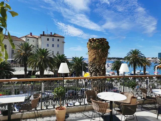 Split Promenade Apartments