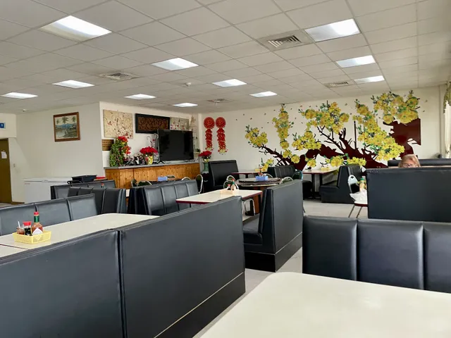 HOA MAI 5 Vietnamese- Chinese Restaurant