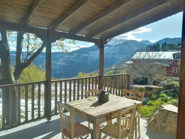 «Μικρή Ζήρεια» Ενοικιαζόμενη Κατοικία - Διαμονή Μεσαία Τρίκαλα Κορινθίας