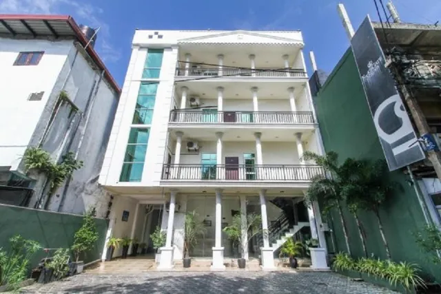 KINGS GATE AIRPORT TRANSIT HOTEL