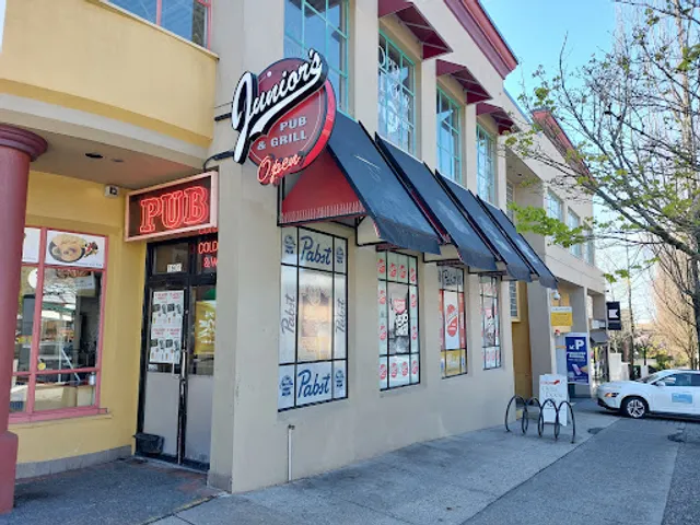 Junior’s Pub & Grill