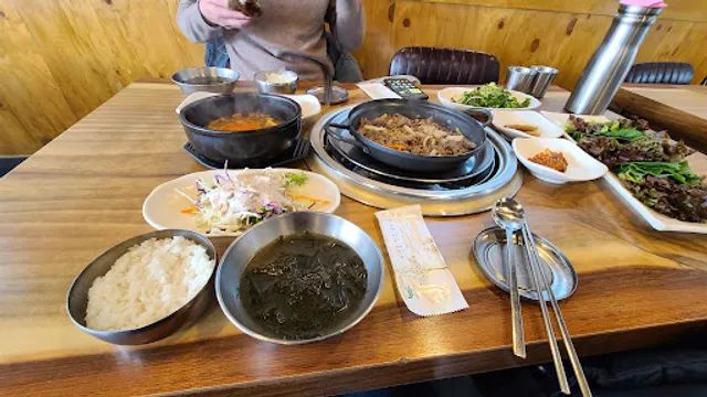 질마당머릿고기돼지갈비 금호점