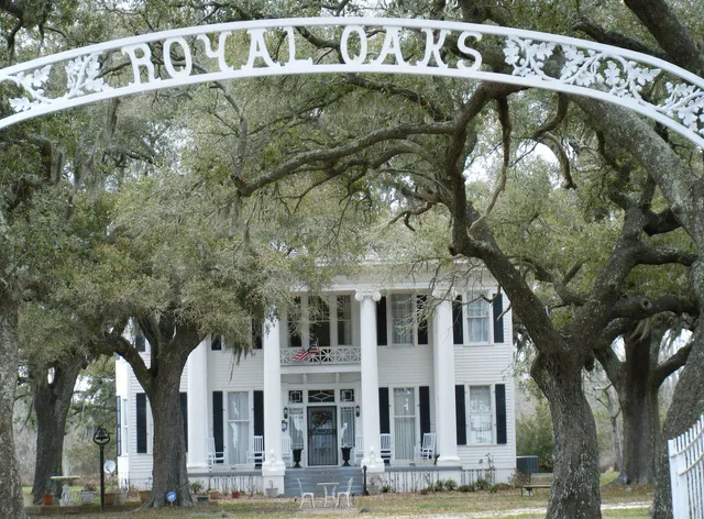 Royal Oaks Bed & Breakfast