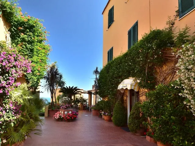 Hotel Pensione Monti Di Monti Restituta & C. Snc