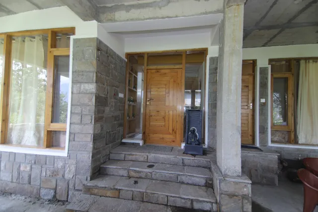 The Venus live like a local