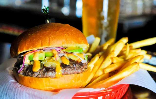 Stewz Burgers (Upcountry Food Truck)